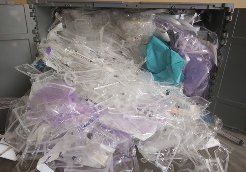 eco-box remplissage dechets plastiques veterinaires